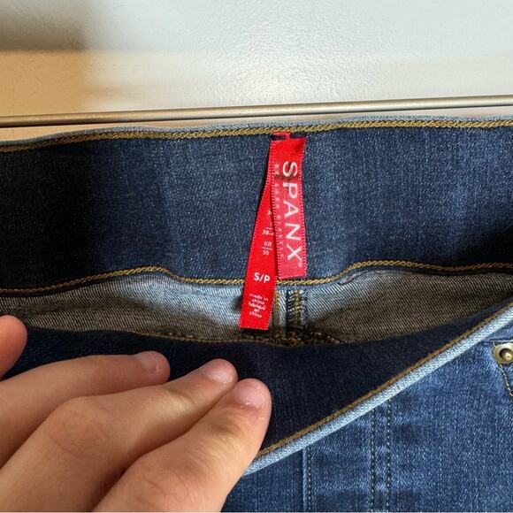 Spanx Distressed Skinny Jeans Medium Wash Stretch Denim Size Small - Picture 3 of 7